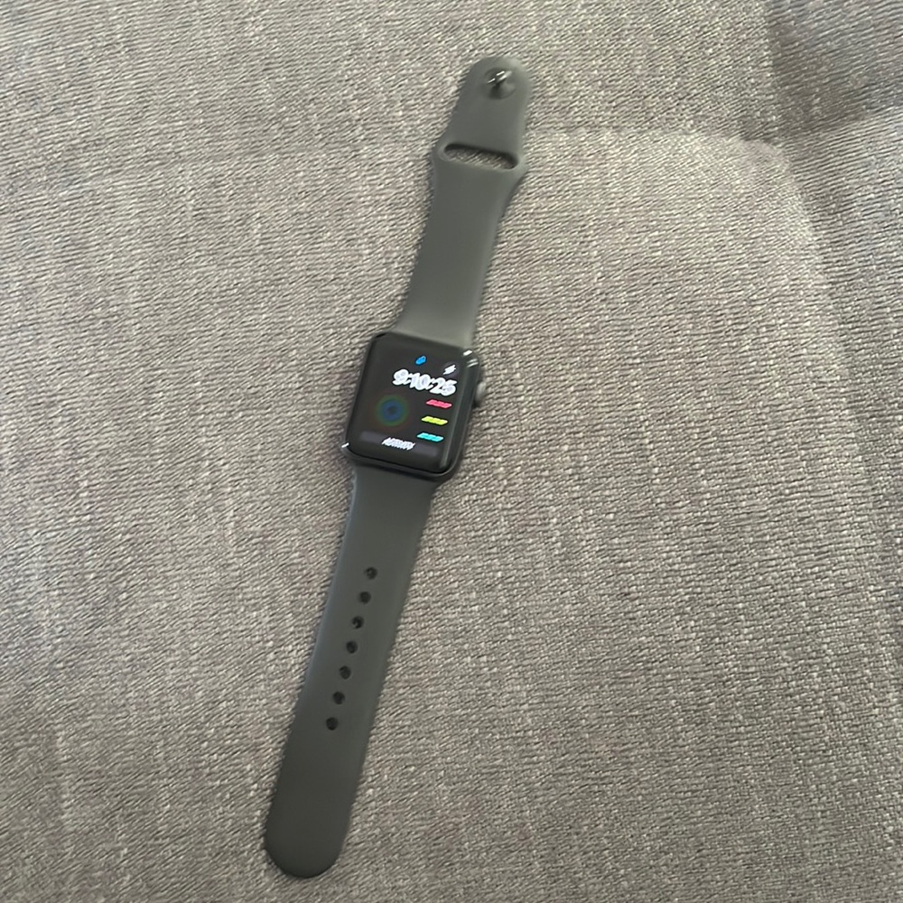 Apple watch series 3 , 38mm, 91% battery life